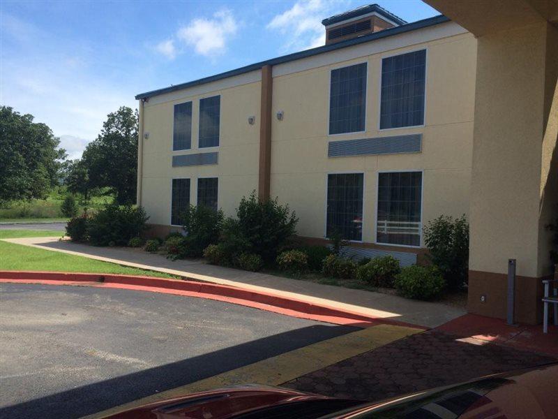 Days Inn & Suites By Wyndham Tahlequah Extérieur photo